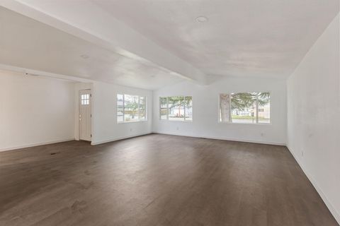 Tiny photo for 210 Sycamore Drive, Grants Pass, OR 97526 (MLS # 220214028)