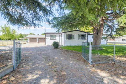 Tiny photo for 210 Sycamore Drive, Grants Pass, OR 97526 (MLS # 220214028)