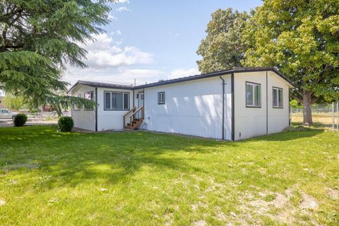 Tiny photo for 210 Sycamore Drive, Grants Pass, OR 97526 (MLS # 220214028)