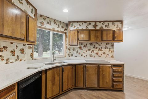 Tiny photo for 210 Sycamore Drive, Grants Pass, OR 97526 (MLS # 220214028)
