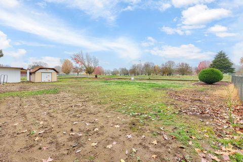 Tiny photo for 210 Sycamore Drive, Grants Pass, OR 97526 (MLS # 220214028)