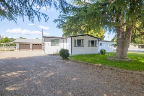 Tiny photo for 210 Sycamore Drive, Grants Pass, OR 97526 (MLS # 220214028)