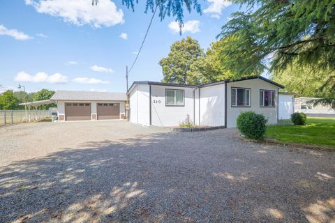 Tiny photo for 210 Sycamore Drive, Grants Pass, OR 97526 (MLS # 220214028)