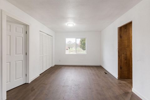 Tiny photo for 210 Sycamore Drive, Grants Pass, OR 97526 (MLS # 220214028)