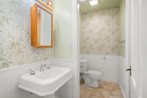 Tiny photo for 1028 E 11th Street, Medford, OR 97504 (MLS # 220219729)