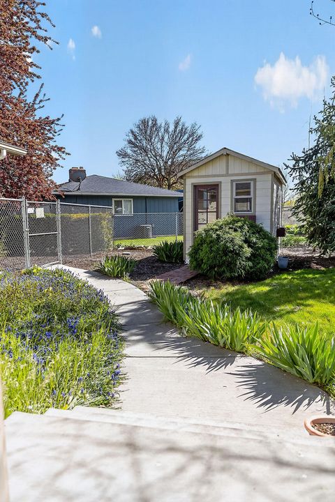 Tiny photo for 3805 Mazama Drive, Klamath Falls, OR 97603 (MLS # 220219701)