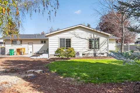 Tiny photo for 3805 Mazama Drive, Klamath Falls, OR 97603 (MLS # 220219701)