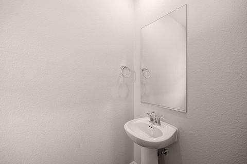 Tiny photo for 63238 Carly Ln Ln, Bend, OR 97701 (MLS # 220212425)