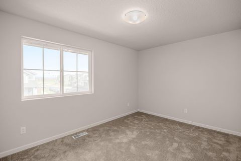 Tiny photo for 63238 Carly Ln Ln, Bend, OR 97701 (MLS # 220212425)