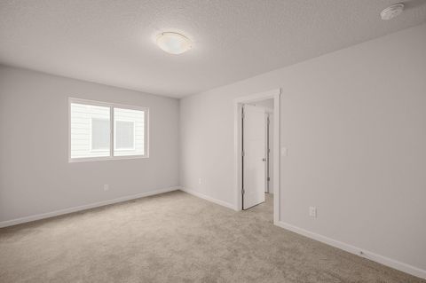 Tiny photo for 63238 Carly Ln Ln, Bend, OR 97701 (MLS # 220212425)