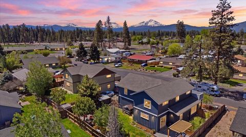 Photo of 210 N Maple Street, Sisters, OR 97759 (MLS # 220221288)
