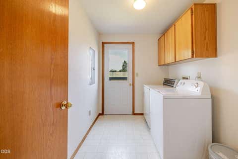 Tiny photo for 3061 NE Barnes Butte Road, Prineville, OR 97754 (MLS # 220227154)