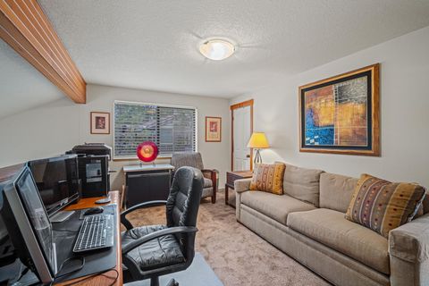 Tiny photo for 56019 Snow Goose Road, Bend, OR 97707 (MLS # 220210823)