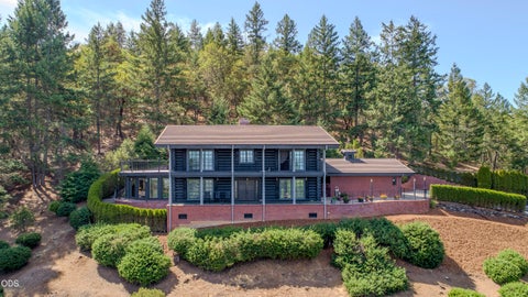 Photo of 5263 Griffin Lane, Medford, OR 97501 (MLS # 220229218)