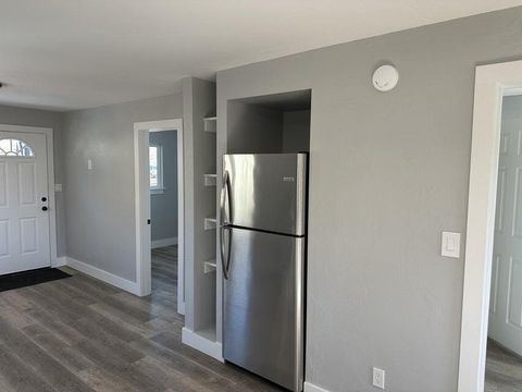 Tiny photo for 2432 Orchard Avenue, Klamath Falls, OR 97601 (MLS # 220215449)