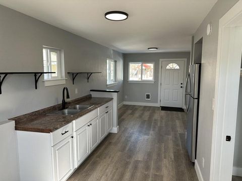 Tiny photo for 2432 Orchard Avenue, Klamath Falls, OR 97601 (MLS # 220215449)