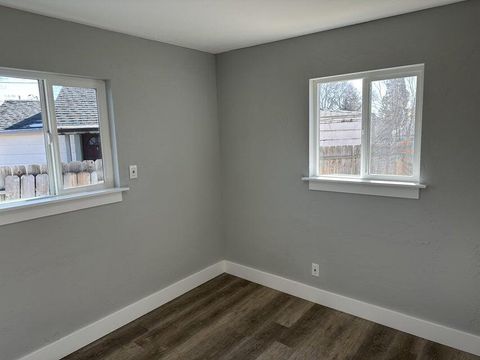 Tiny photo for 2432 Orchard Avenue, Klamath Falls, OR 97601 (MLS # 220215449)