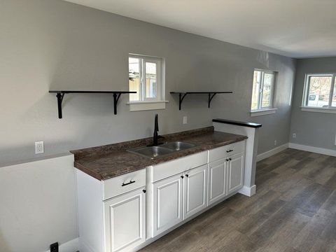 Tiny photo for 2432 Orchard Avenue, Klamath Falls, OR 97601 (MLS # 220215449)