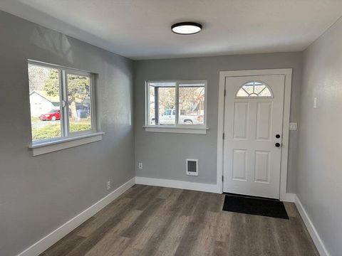 Tiny photo for 2432 Orchard Avenue, Klamath Falls, OR 97601 (MLS # 220215449)