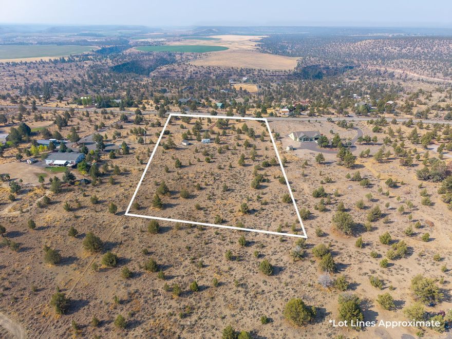 Build your dream home on this 5ac plot with gorgeous views of the mountains. Septic installed, well onsite, power at the property, this land is ready for your plans and visions of a new home here on Crooked River Ranch!