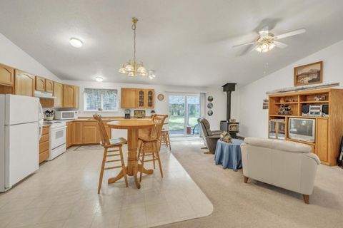 Tiny photo for 52494 Deer Field Drive, La Pine, OR 97739 (MLS # 220216684)