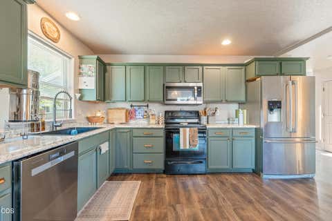 Tiny photo for 16400 Cassidy Court, La Pine, OR 97739 (MLS # 220225677)