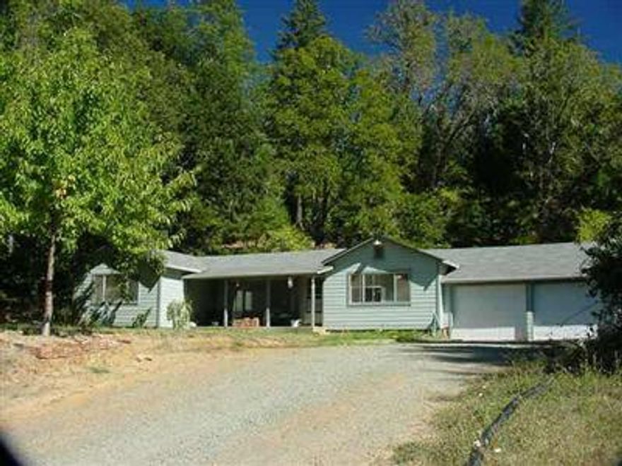 Site Built 3 Bedroom/1.5 Bath Home On Over An Acre! New Paint, Carpet And New Garage Doors. Privacy And A Great Price. Hurry, This One Won't Last!