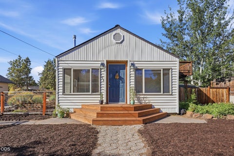 Photo of 504 NE Dekalb Avenue, Bend, OR 97701 (MLS # 220228735)