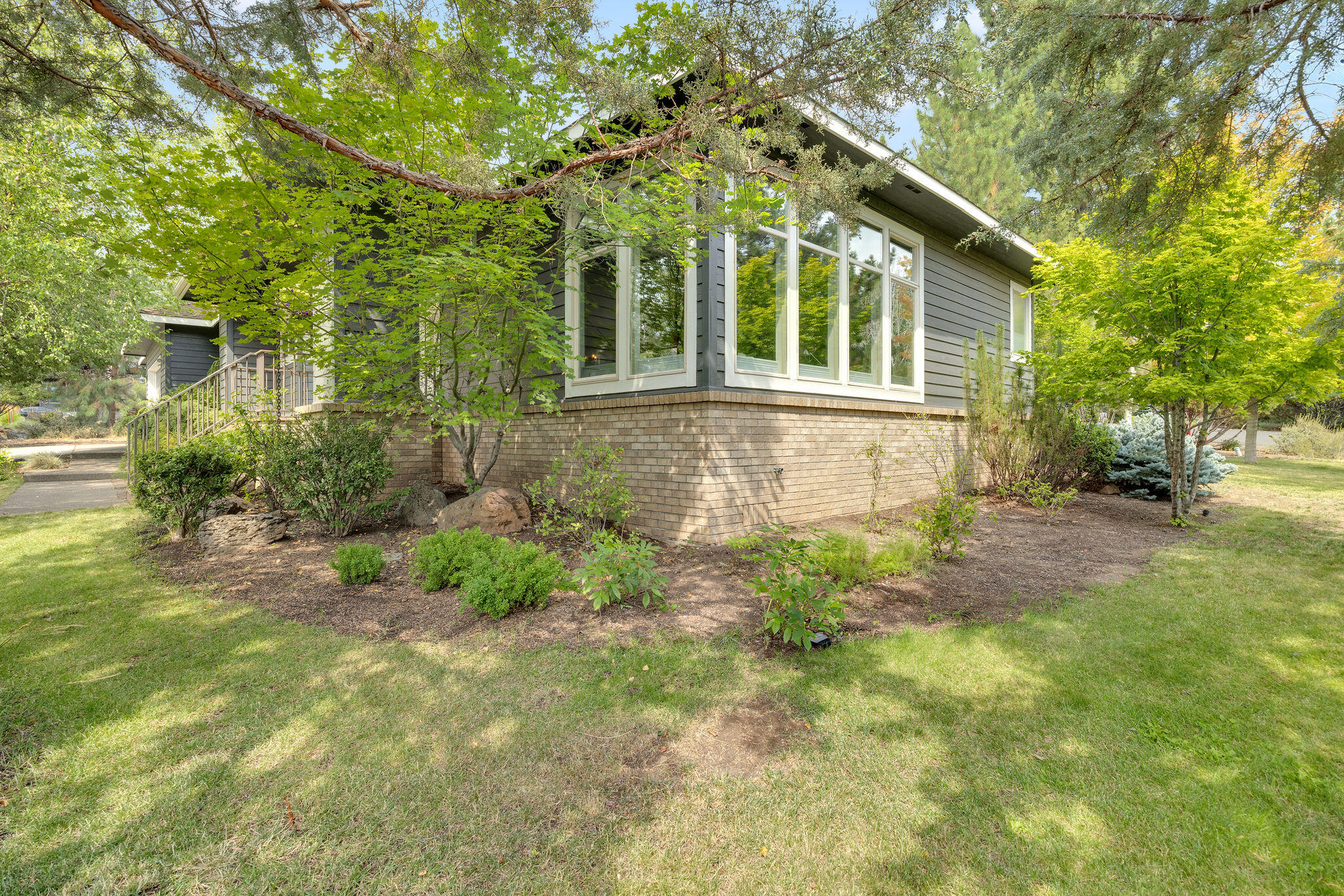 520 NW Divot Drive