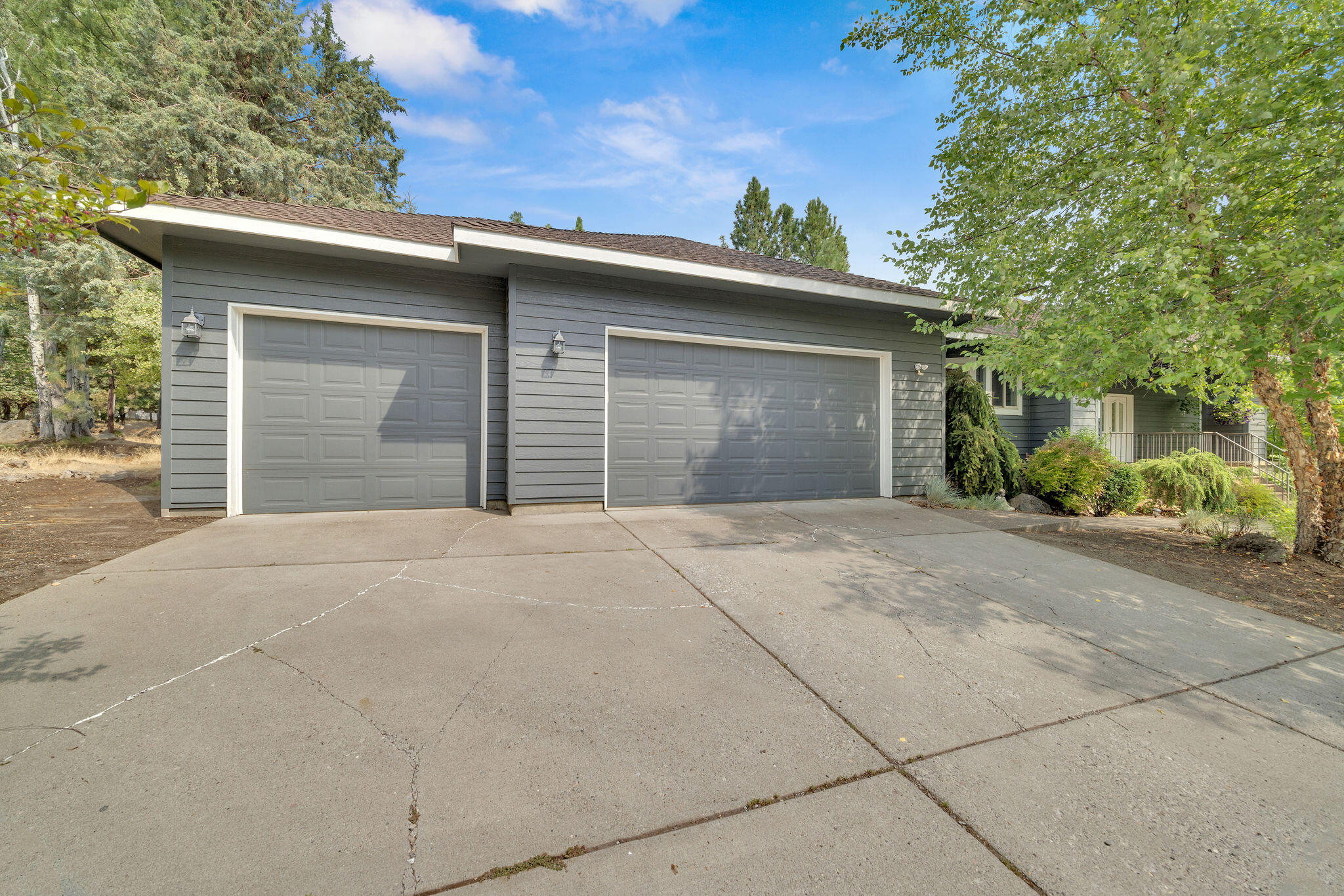 520 NW Divot Drive