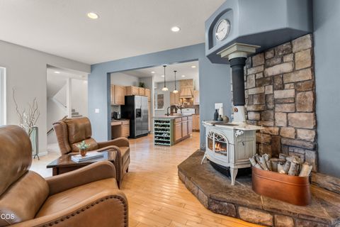 Tiny photo for 15194 E River Loop Drive E, Bend, OR 97707 (MLS # 220222710)