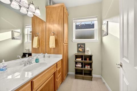 Tiny photo for 1937 Woodside Drive, Medford, OR 97501 (MLS # 220217137)