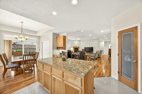 Tiny photo for 1937 Woodside Drive, Medford, OR 97501 (MLS # 220217137)