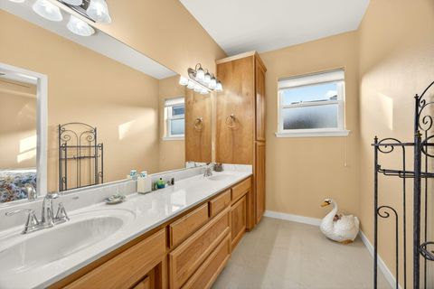 Tiny photo for 1937 Woodside Drive, Medford, OR 97501 (MLS # 220217137)