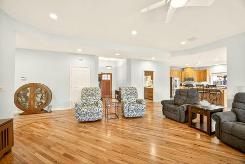 Tiny photo for 1937 Woodside Drive, Medford, OR 97501 (MLS # 220217137)