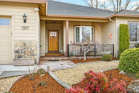 Tiny photo for 1937 Woodside Drive, Medford, OR 97501 (MLS # 220217137)