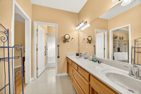 Tiny photo for 1937 Woodside Drive, Medford, OR 97501 (MLS # 220217137)