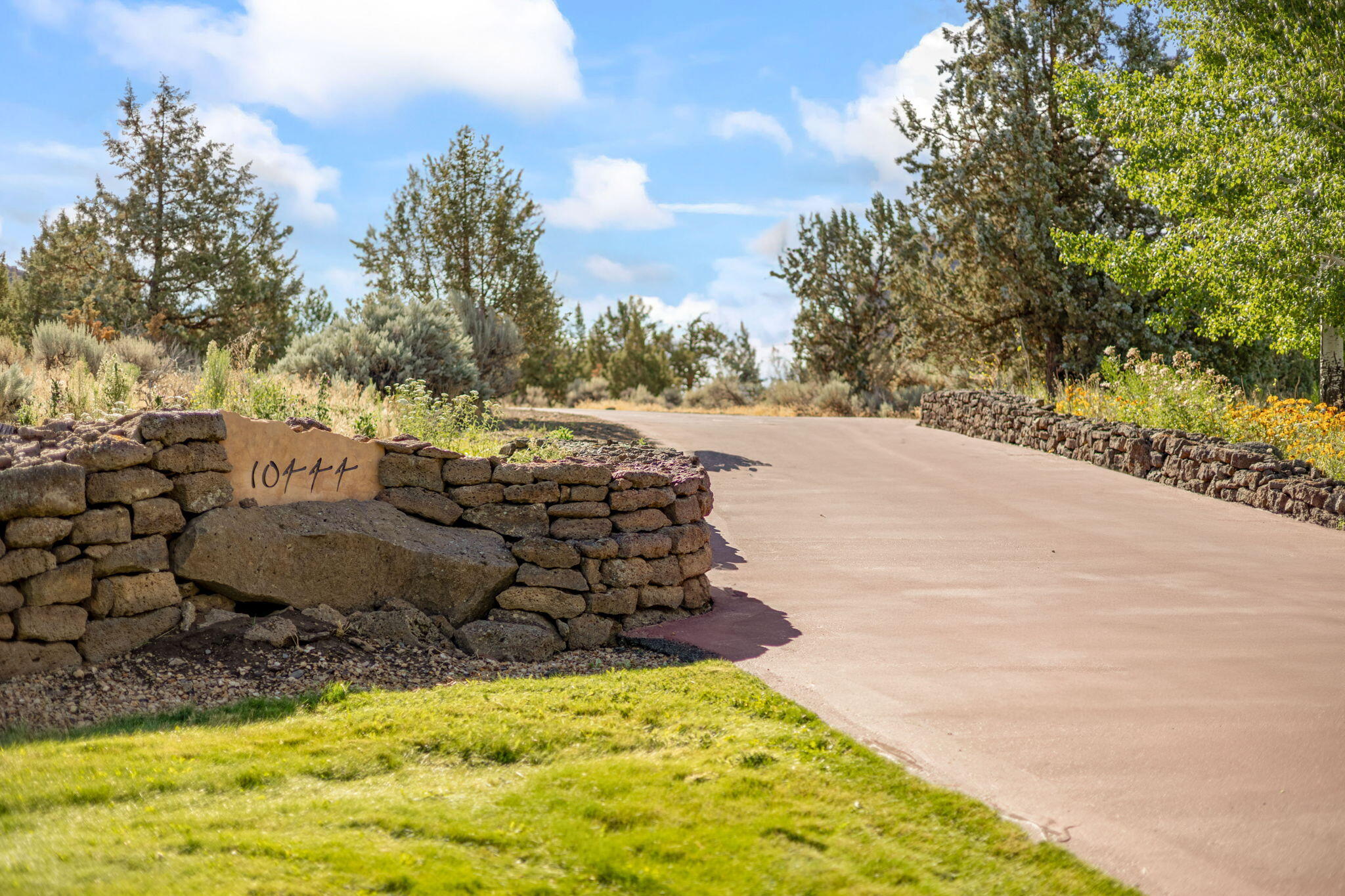 10444 NE Vineyard Way