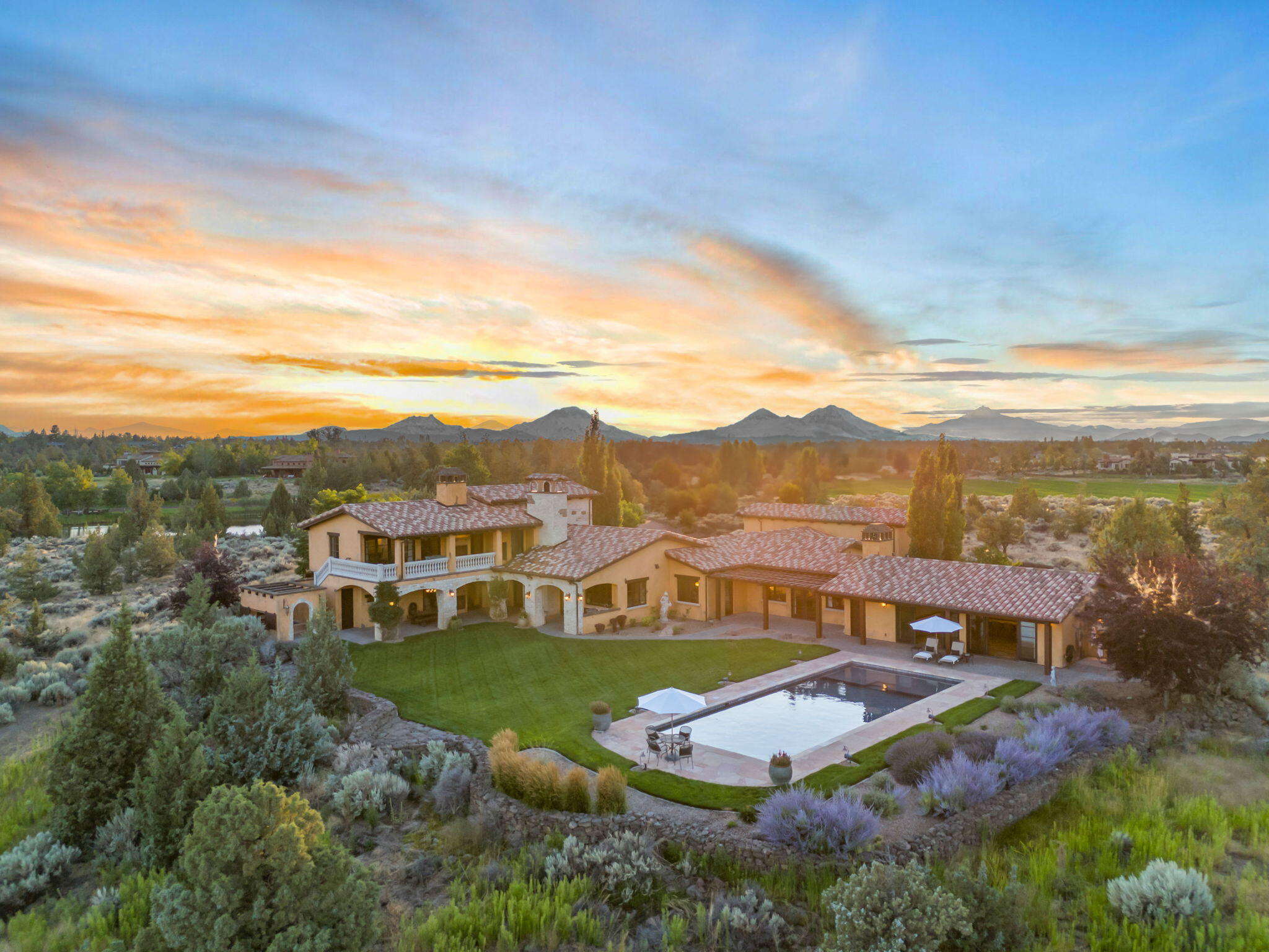 10444 NE Vineyard Way