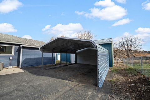 Tiny photo for 1821 Lancaster Avenue, Klamath Falls, OR 97601 (MLS # 220212668)