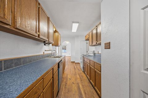 Tiny photo for 1821 Lancaster Avenue, Klamath Falls, OR 97601 (MLS # 220212668)