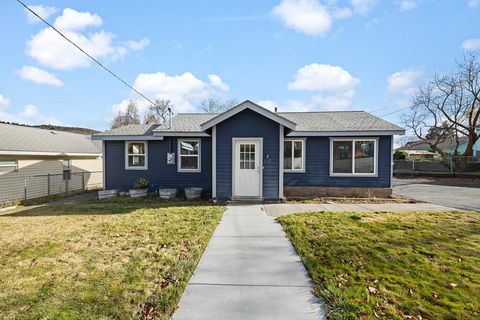 Tiny photo for 1821 Lancaster Avenue, Klamath Falls, OR 97601 (MLS # 220212668)