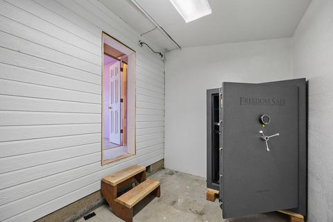 Tiny photo for 1821 Lancaster Avenue, Klamath Falls, OR 97601 (MLS # 220212668)