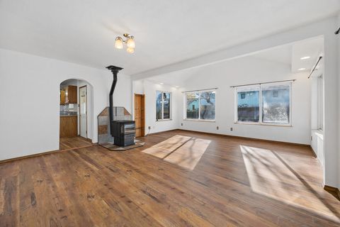 Tiny photo for 1821 Lancaster Avenue, Klamath Falls, OR 97601 (MLS # 220212668)