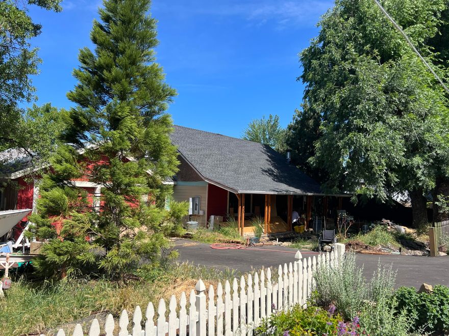 Investor Special! Project has been started but is unable to be finished. This has all the potential of a lovely home in Historic Jacksonville. Large .23 acre lot, 3 bedroom, 2.5 bath, with open floor plan kitchen and living room. Construction of studio apartment attached to the garage has been started. Bring your imagination!