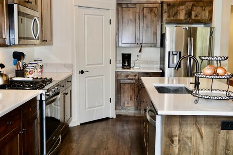 Tiny photo for 51900 Settler Drive, La Pine, OR 97739 (MLS # 220202401)