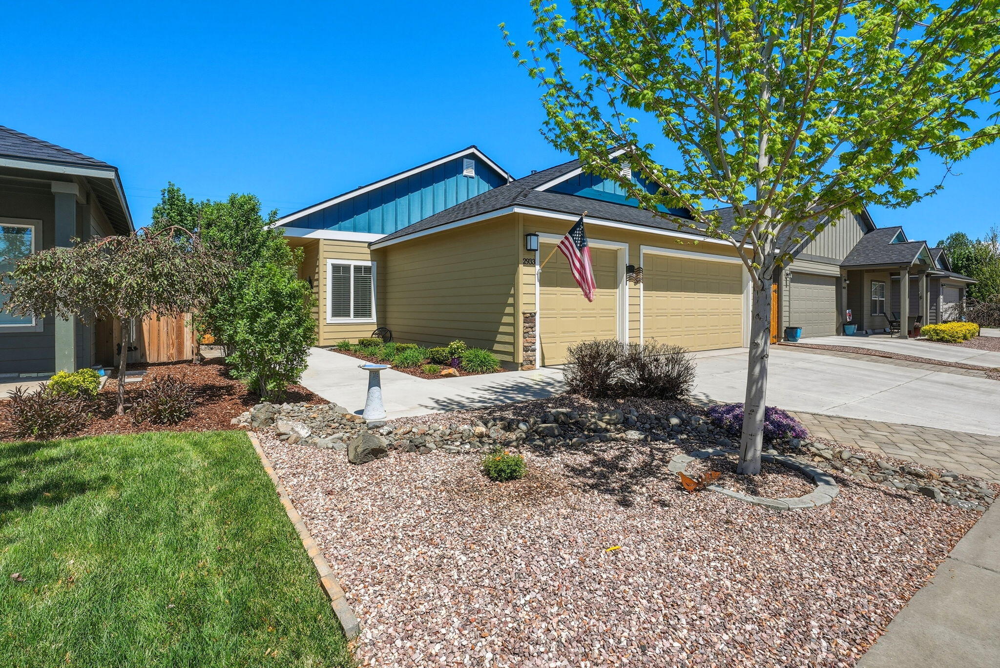 2933 NW Hemlock Lane
