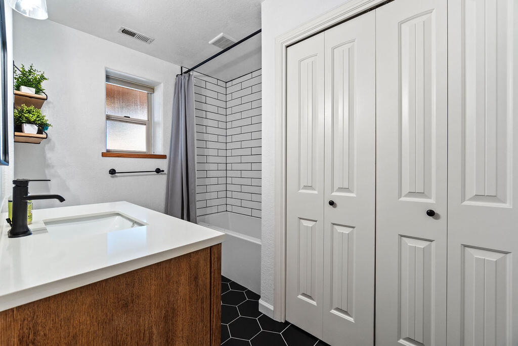 Klamath Falls -Nob Hill - Residential