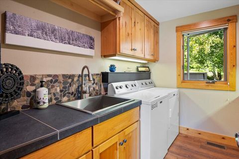 Tiny photo for 1777 Turnstone Road, Redmond, OR 97756 (MLS # 220211112)