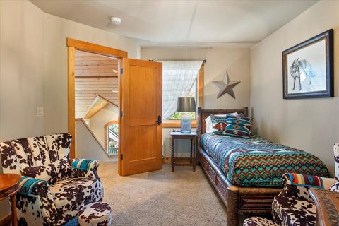 Tiny photo for 1777 Turnstone Road, Redmond, OR 97756 (MLS # 220211112)